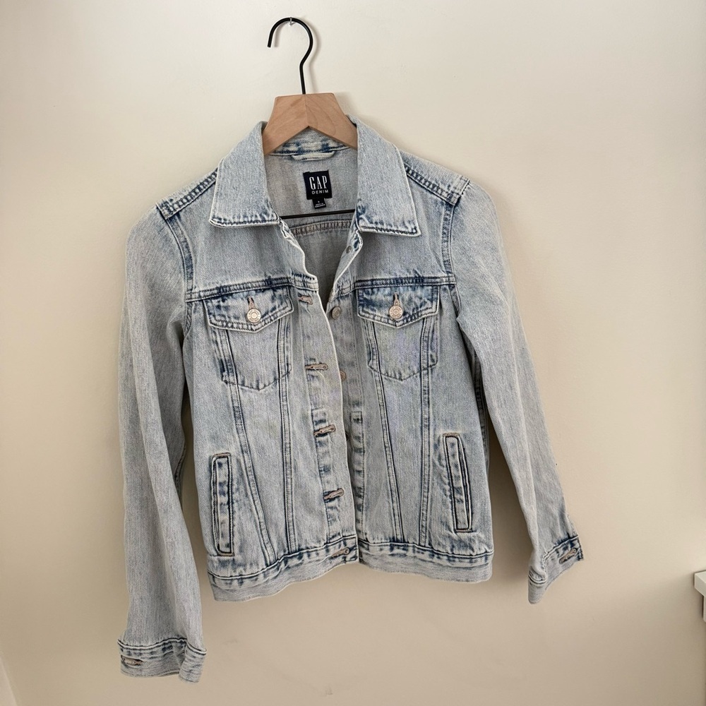 Gap Classic Denim Jacket Women’s Small Light Wash Everyday Layer - Picture 2 of 9